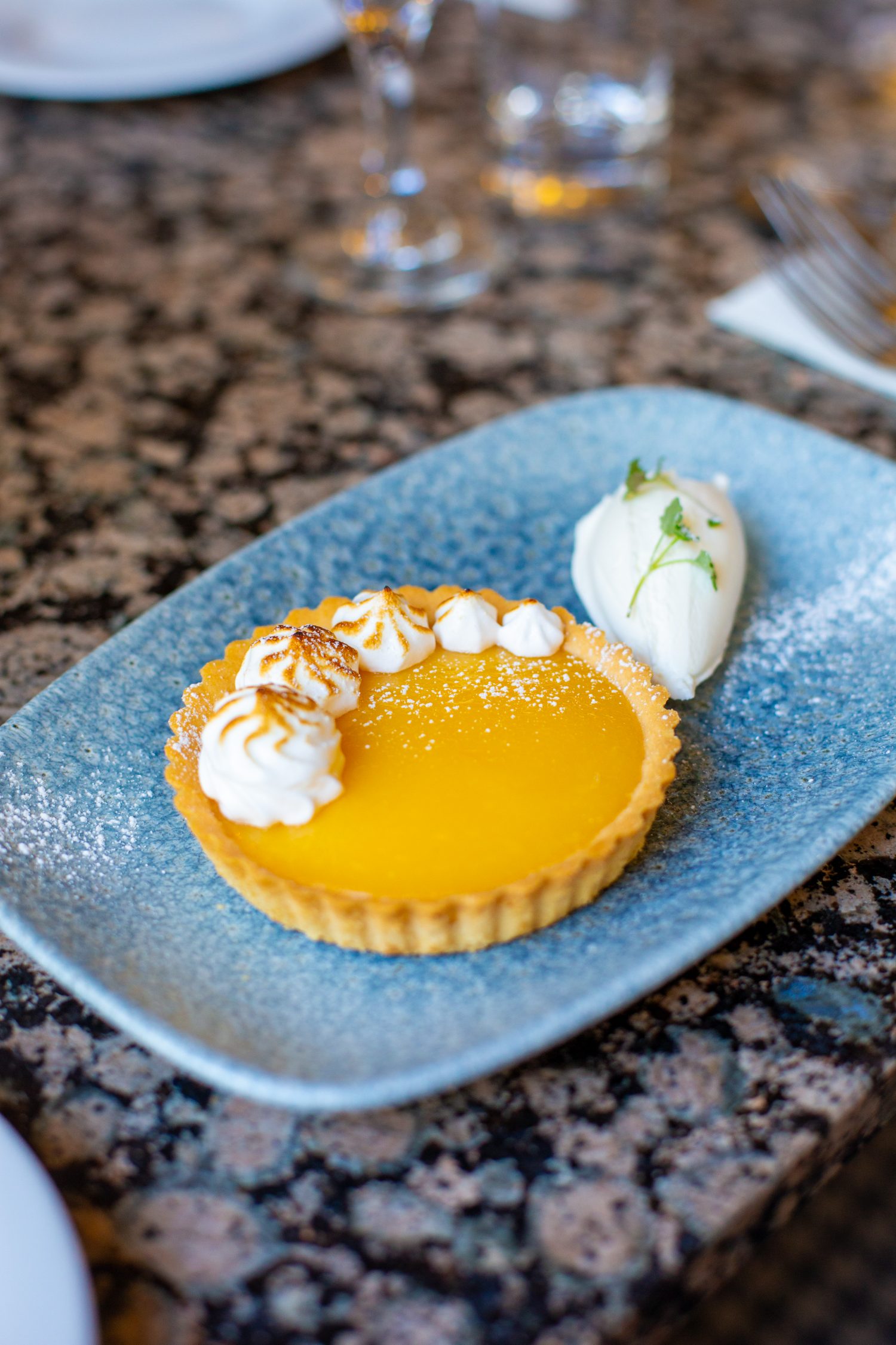 Lemon meringue tart, crème fraîche